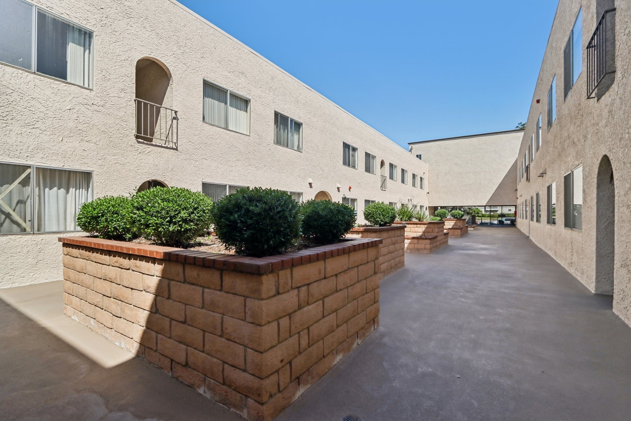 Building Photo - 421 N Kenneth Rd