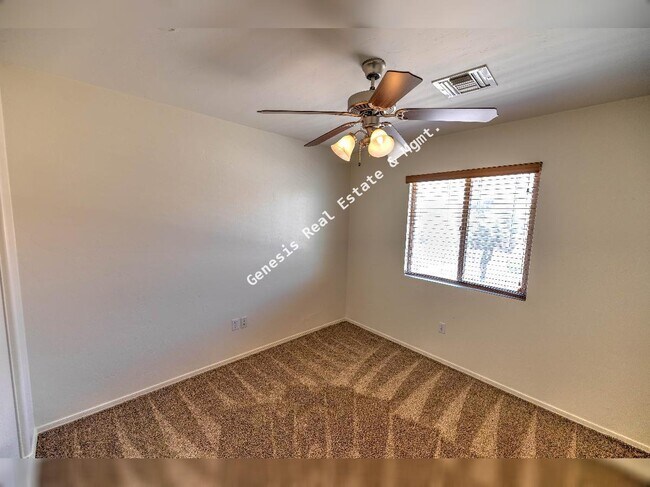 Building Photo - Three Bedroom in Southeast Tucson