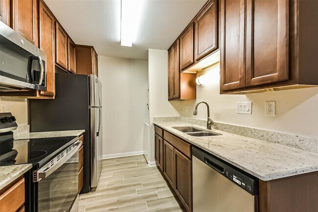 Building Photo - 1860 White Oak Dr