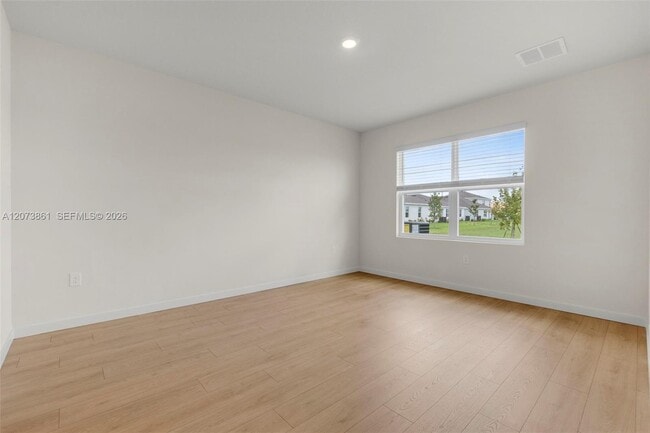 Building Photo - 9082 Venetian Sq