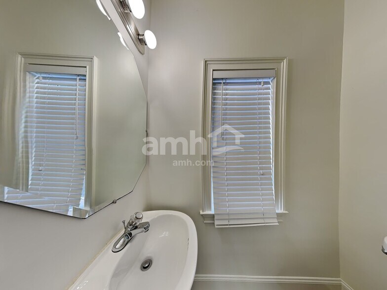 Building Photo - 6111 Creft Cir