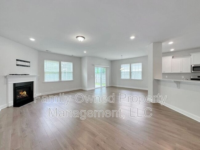 Building Photo - 302 Witch Hazel St