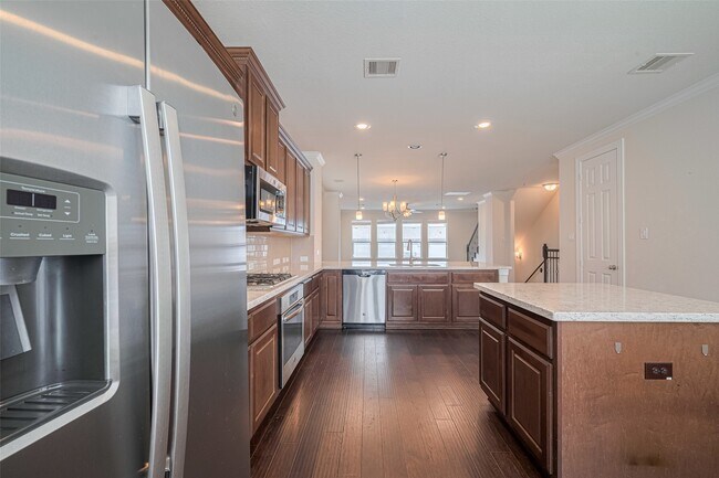 Building Photo - 10004 Spring Shadows Park Cir