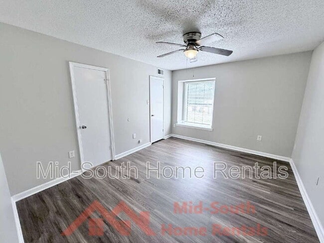 Building Photo - 4900 Walden Glen St