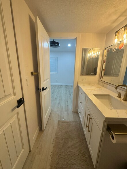 Building Photo - 1565 Joanne St