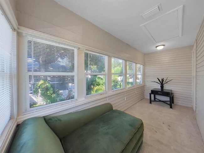 Building Photo - 614 8th St N