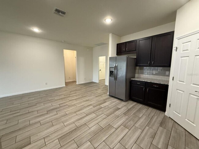 Building Photo - 397 Baytree Dr