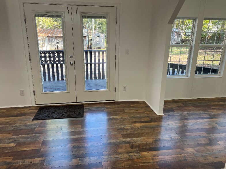 Building Photo - 819 Pitt Ave