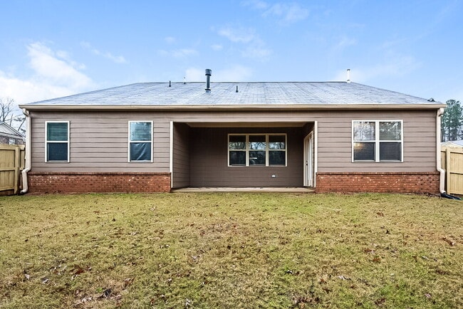 Building Photo - 700 Feldwood Ln