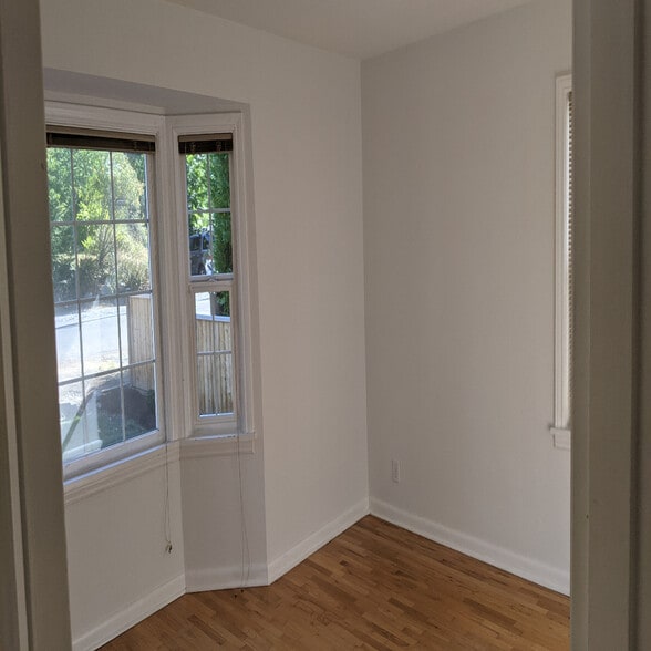 Building Photo - 1036 NE 102nd St