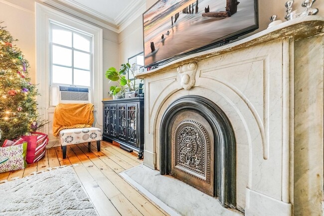 Building Photo - 273 7th St