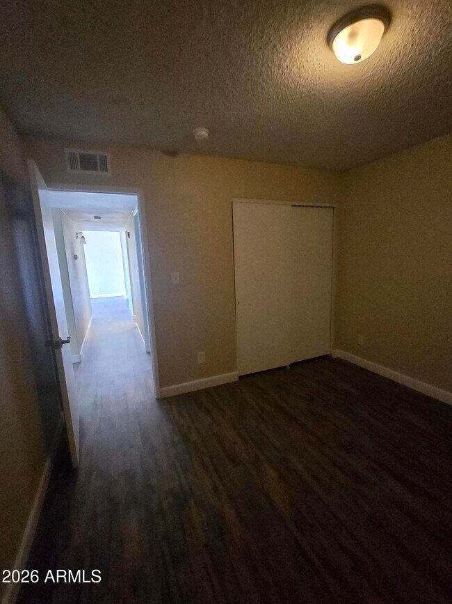 Building Photo - 9002 W Roma Ave