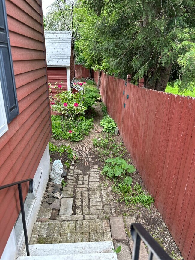 Building Photo - 2 Bedroom 1 Bathroom Home for Rent