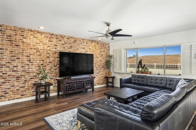 Building Photo - 221 W Sweetwater Ave