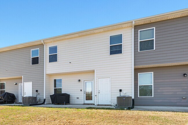 Building Photo - Welcome Home to Comfort, Space & Convenience in Decatur!