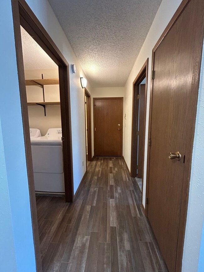 Building Photo - 2 Bed, 2 Bath 4-plex unit in Fargo!