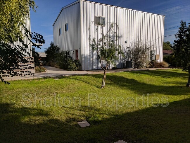 Building Photo - 2121 W Hayward Ave