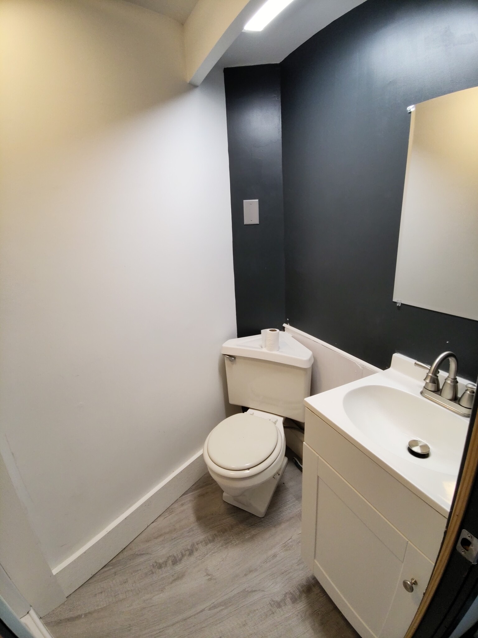 Style E6: studio - 21 Depot St