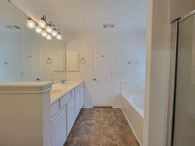 Building Photo - 226 Fairwind Trail Dr