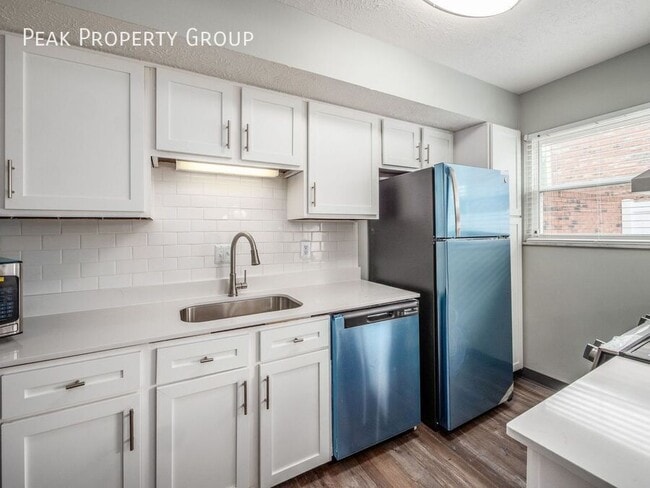 Building Photo - 4490 Westborough Dr W