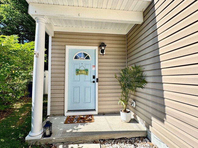Building Photo - First-Time Rental Near The Beaches! Available 08-14-26 - Attached Garage - Fenced Yard - Pet Frie...