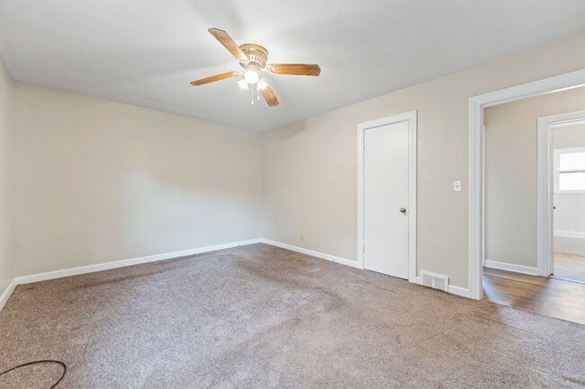 Building Photo - Beautiful Townhome on Anderson