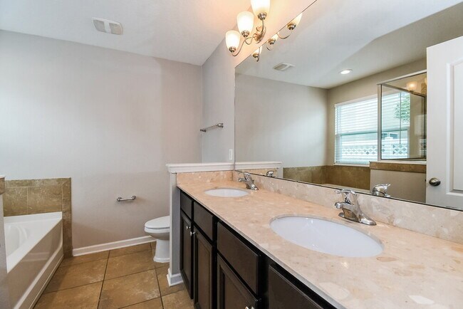 Building Photo - 623 Drysdale Dr