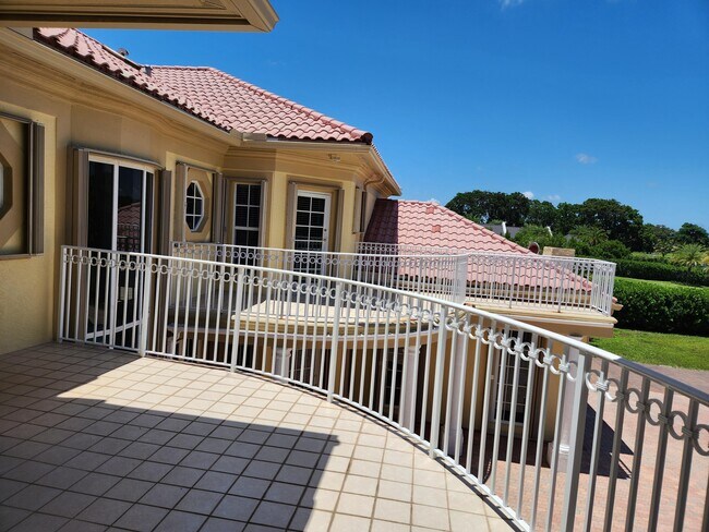 Building Photo - 17885 Fieldbrook Cir E
