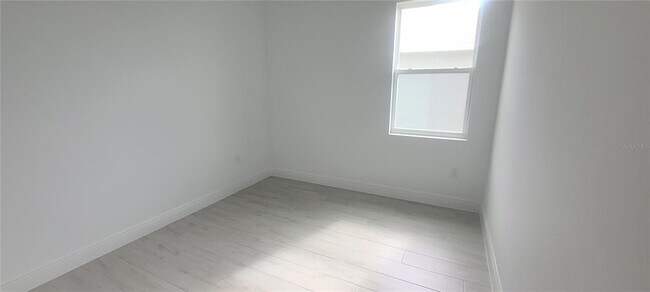 Building Photo - 9754 SW 103rd Ave