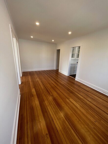 Building Photo - 510 Montauk Hwy