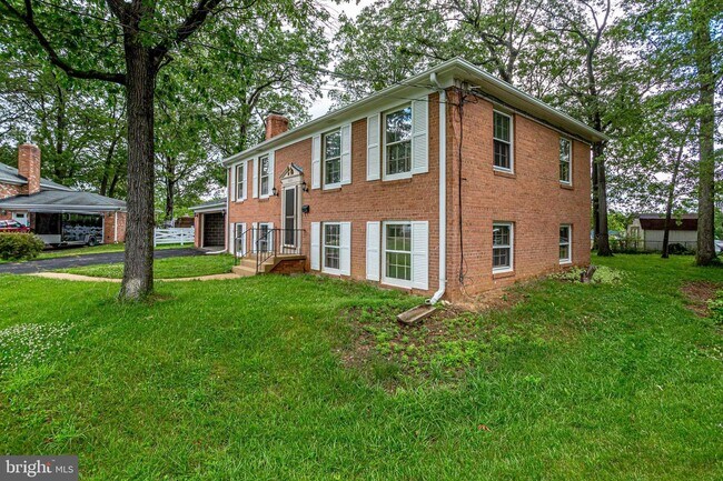 Building Photo - 5001 Ninian Ct