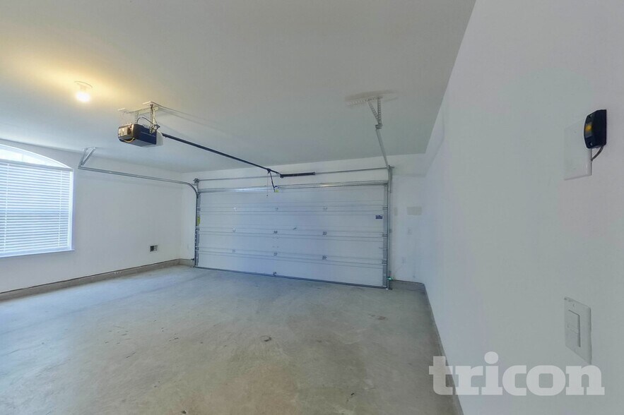 Building Photo - 714 Shady Meadow Ln