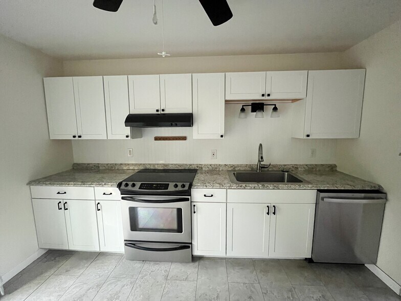 Building Photo - 25A Pine Ln