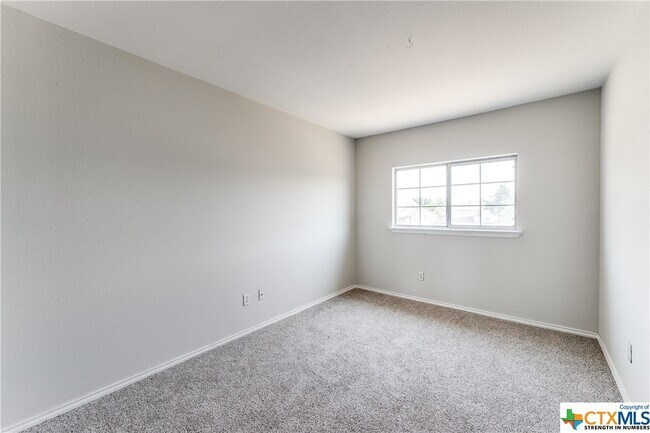 Building Photo - 300 Santolina Ln