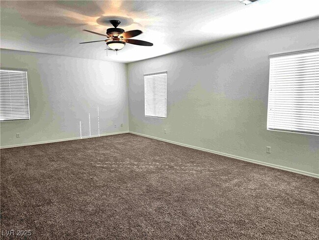 Building Photo - 2553 Chateau Clermont St
