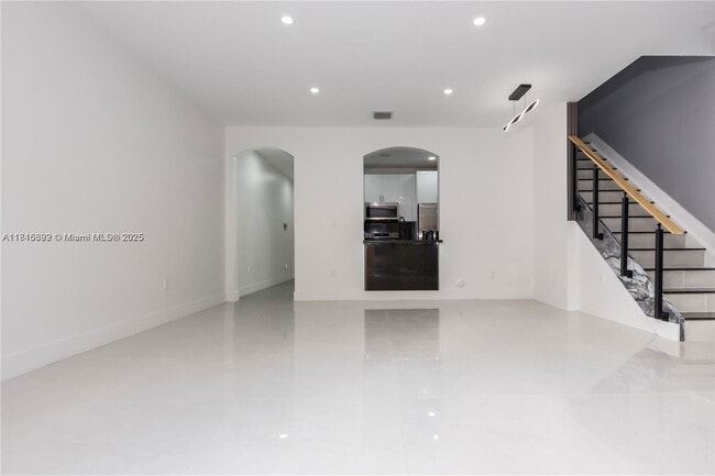 Building Photo - 939 NE 42nd Ter