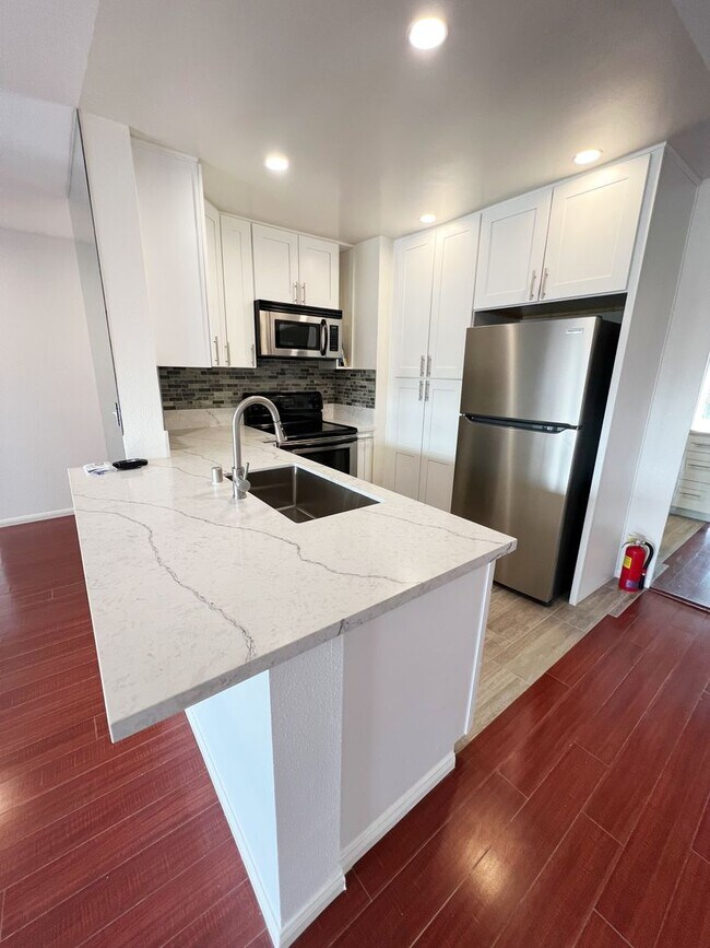 Building Photo - Spacious 2 Bed/2 Bath Condo at Mission Gre...