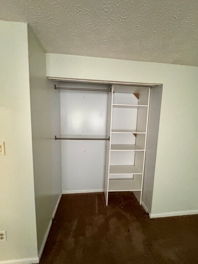 Building Photo - Fantastic Ranch Style Home