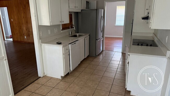 Building Photo - 133 Runaway Point Rd