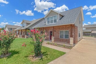 Building Photo - Available August 2026! 4 Bed, 3 Bath in Horse Haven Estates!!