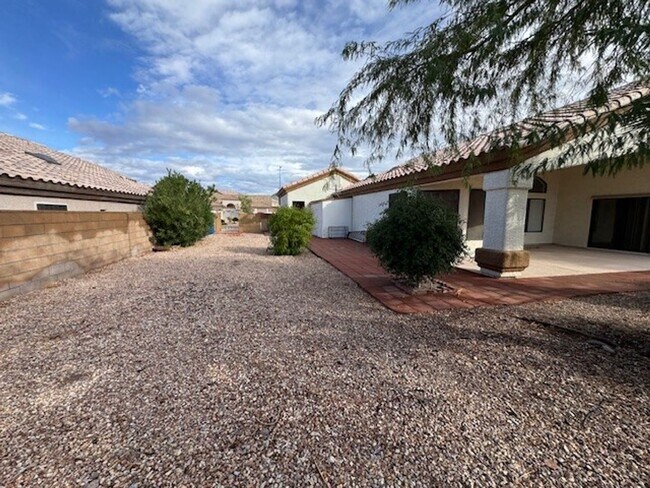 Building Photo - 3BR with SOLAR-NO Electric Bills! RV Gate & Parking, Bullhead Parkway