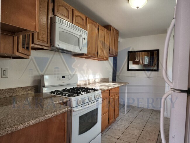Building Photo - Charming 3-Bedroom Home with Hardwood Floo...