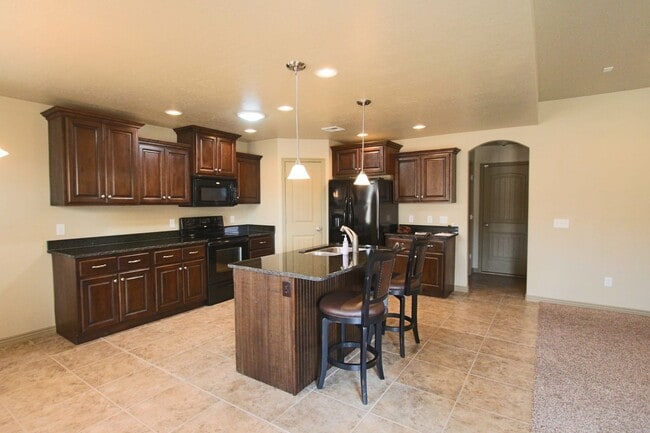Building Photo - 4 Bedroom 2 Car Garage W/Solar (Save $$$)