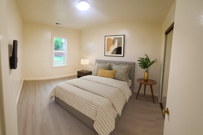 Building Photo - 10738 SE 165th St