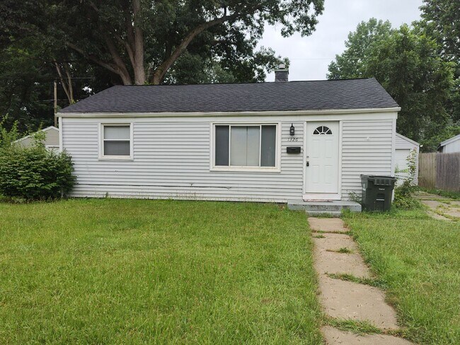 Building Photo - 1326 Eastbrook Dr