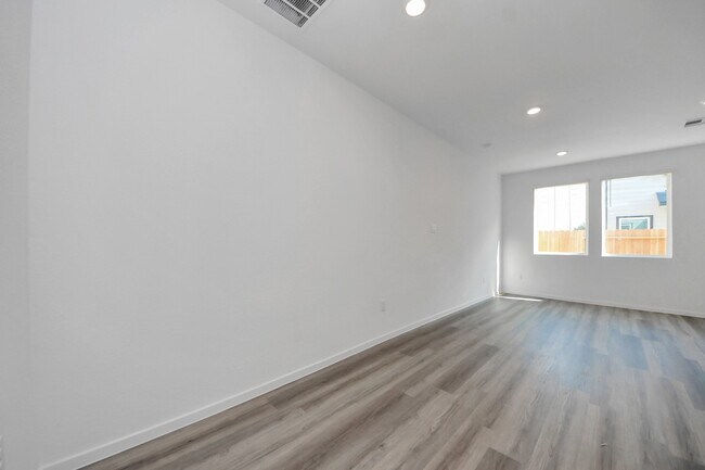 Building Photo - 1027 Moon Drop Ln