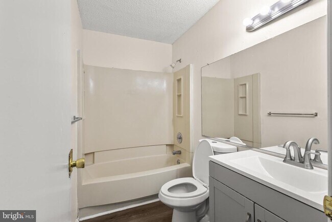 Building Photo - 4901A Dunbarton Rd