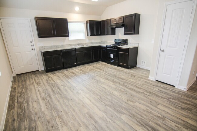 Building Photo - Evergreen Villas - 13147 Italian Cypress T...