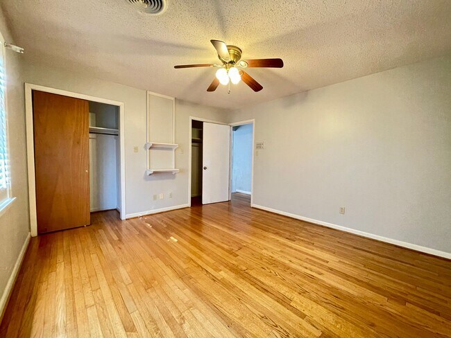 Building Photo - 136 Rwe Jones Dr