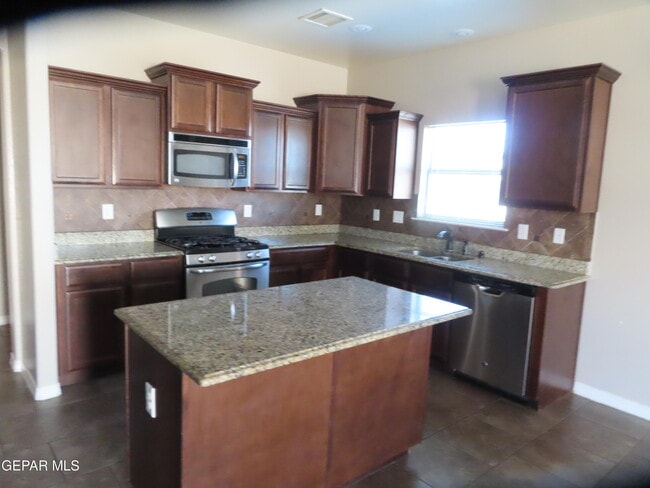 Building Photo - 1617 Etling Way